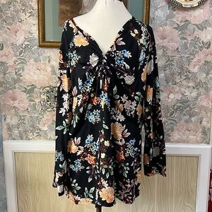 Beautiful Women's Floral Long sleeve Shirt Size: 5XL NWOT